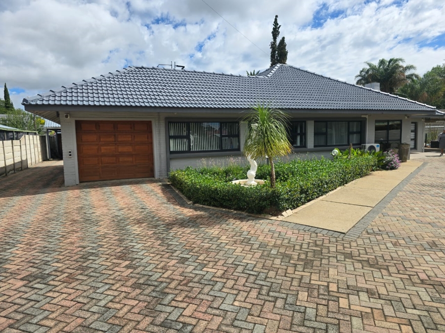 To Let 3 Bedroom Property for Rent in Naudeville Free State